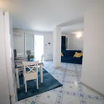 Апартаменты Arenella Beach *