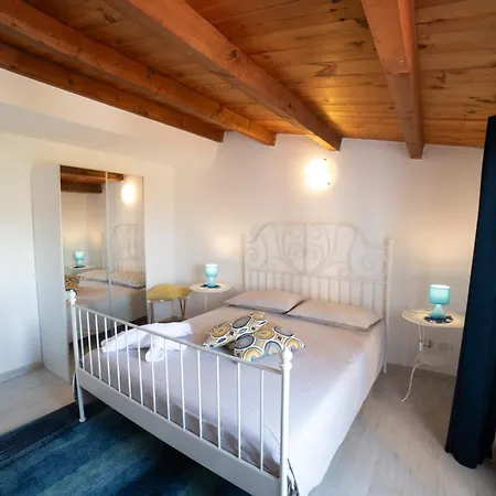 Arenella Beach Apartment *