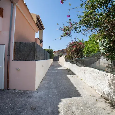 Апартаменты Arenella Beach