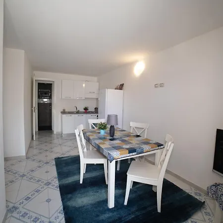 Arenella Beach Apartment *